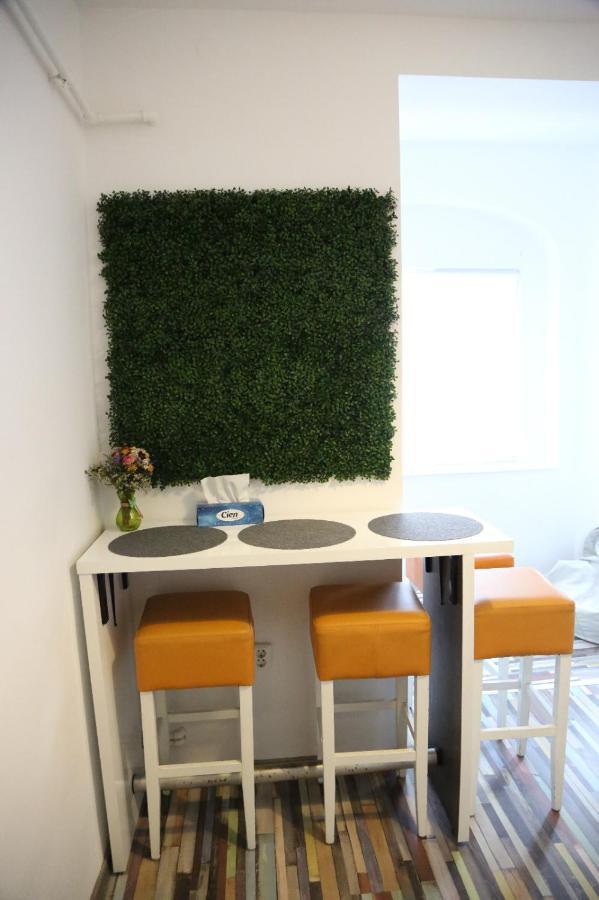 Croma Holiday Petrosani Appartement Buitenkant foto